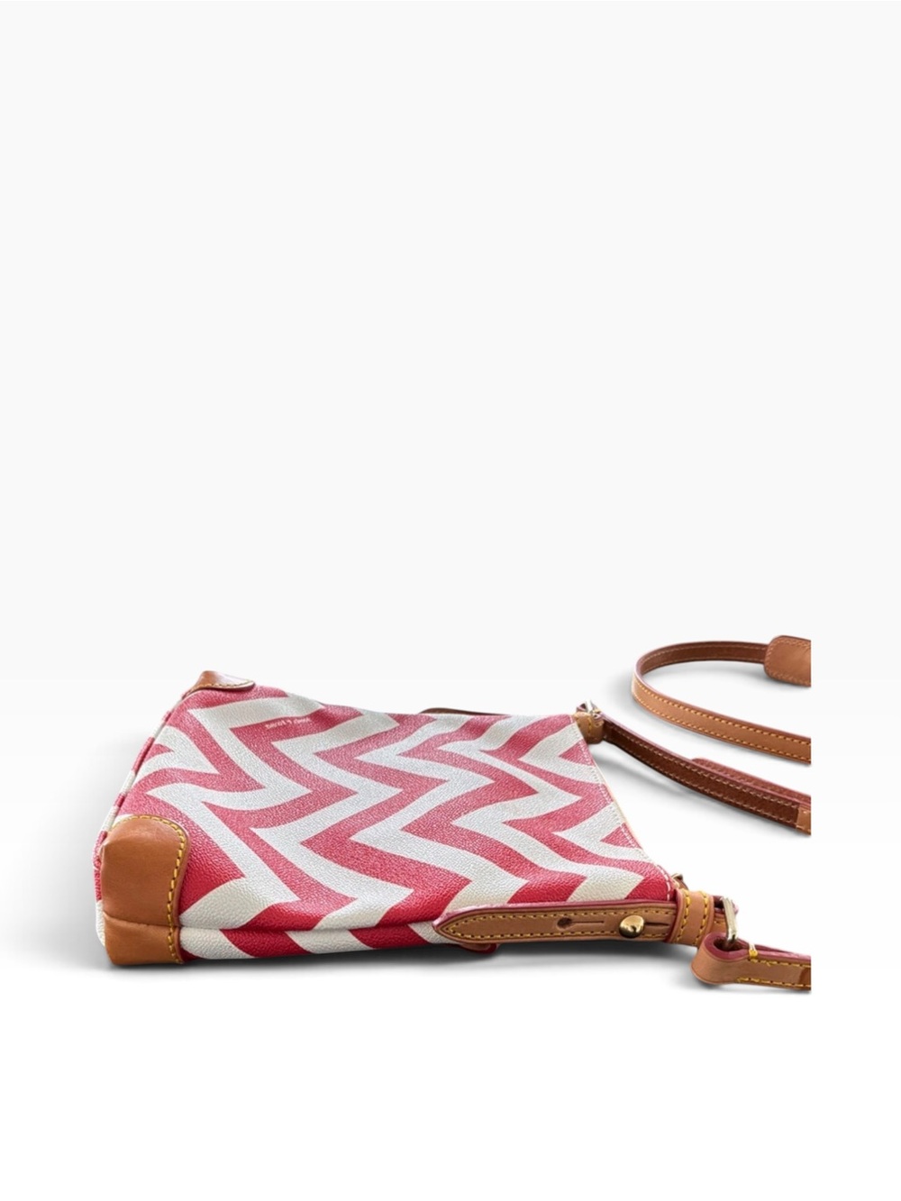 Dooney & Bourke Red Chevron Crossbody Letter Carrier Bag Pouchette J7652644 - Picture 7 of 15